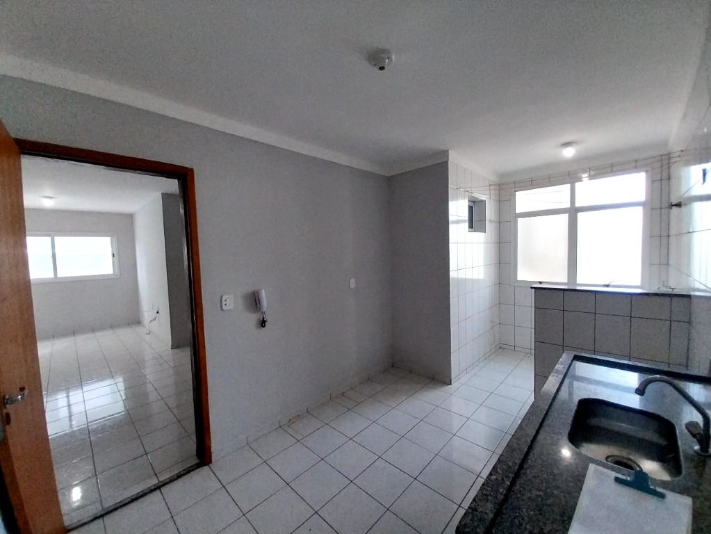 Apartamento com 3 dormitórios sendo 1 suíte à venda, 79 m² por R$ 250.000 - Universitário - Uberaba/MG