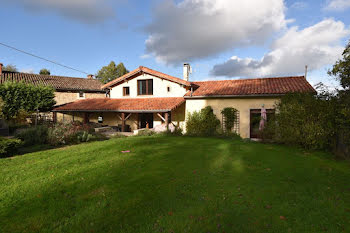 maison à Terres-de-Haute-Charente (16)