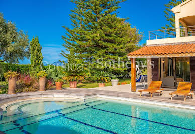 Seaside villa with pool and garden 3