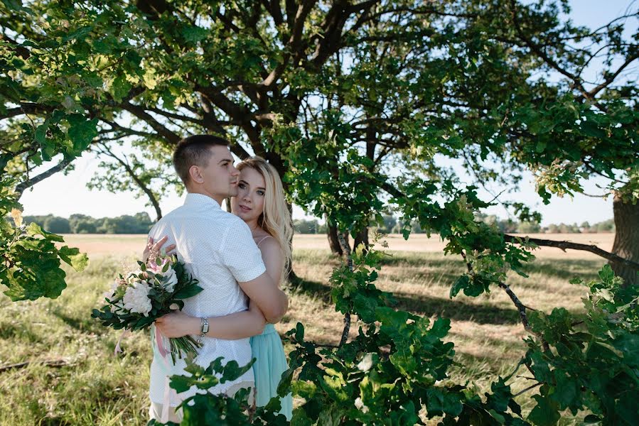 Fotógrafo de casamento Olya Aleksina (aleksinaolga). Foto de 20 de julho 2017