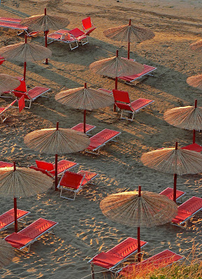 Summer in a solitary beach di lexel75