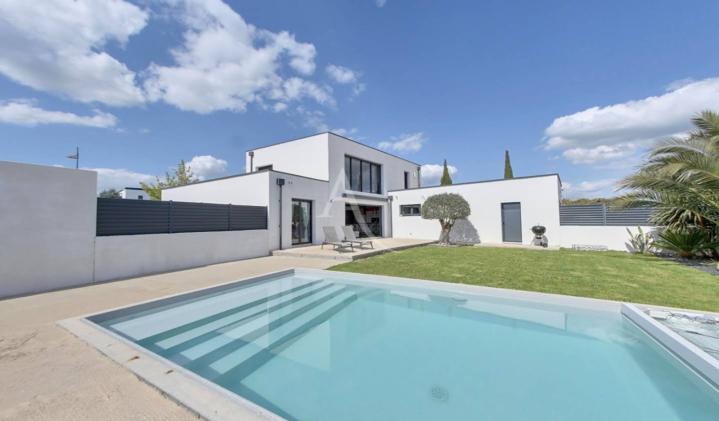 House with pool and terrace Dompierre-sur-Mer