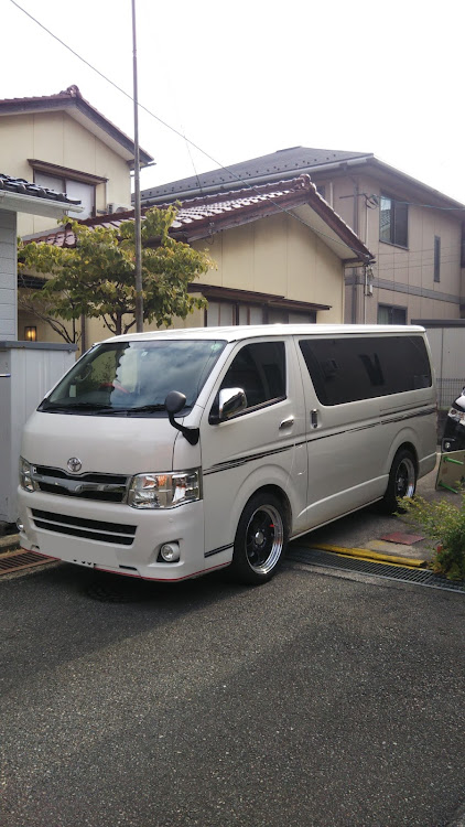 ハイエースバンのハイエース好きな人と繋がりたい・医療に従事される方々に感謝・熱中症に気をつけて!!に関するカスタム事例の投稿画像1枚目