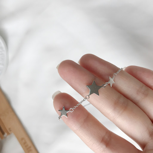 Title 1, Minimalist Three Star Anklet
