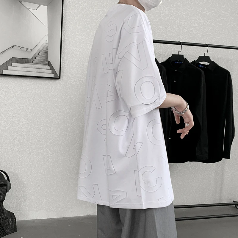 T-shirt Homme Été Style Hong Kong Manches Courtes Lettres Plein Écran Streetwear. Look urbain et tendance pour un style décontracté et moderne
