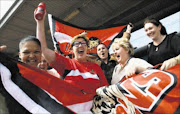 ml/26-10-07/lions trip/news/today
pic masi losi
A group of Gauteng Lions cheer for their teams as they were about to board a train to watch them play in the final in Bloemfontein