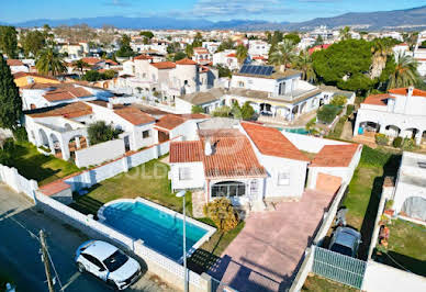 Villa with garden and terrace 14