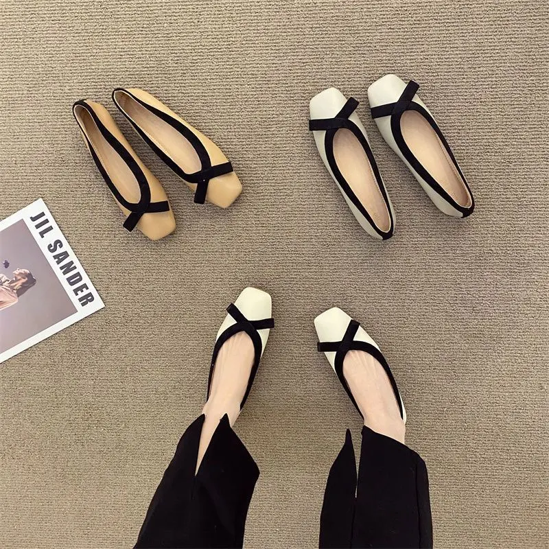 Ballerines Carrées Style Classique Français pour Femme Confort et Élégance au Quotidien Design Intemporel Parfaites pour Toutes les Occasions