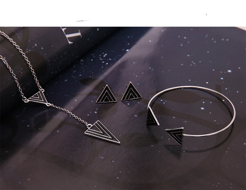 Title 5, Conjunto de Jóias Três Peças Colar Pulseira Bri...