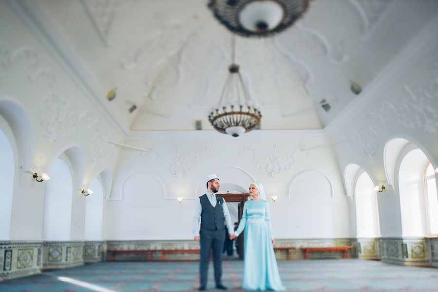 Fotógrafo de casamento Denis Khuseyn (legvinl). Foto de 19 de janeiro 2018