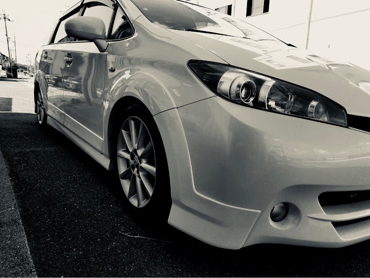 ウィッシュの納車・インテリアパネル・車高調・ノーマル・初投稿に関するカスタム事例の投稿画像2枚目