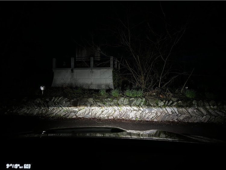 レガシィツーリングワゴンの夕日と愛車・正面撮り・コスパいいパーツ・HID屋・HID屋イエローLEDバルブに関するカスタム事例の投稿画像3枚目