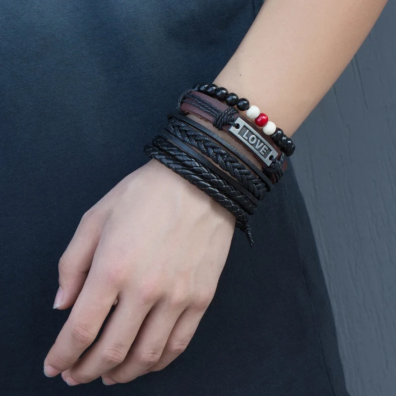 Nieuwe Vierdelige Lederen Armband LOVE Set voor Heren Geweven Armbanden Cadeau Idee Stijlvolle Herenaccessoire.