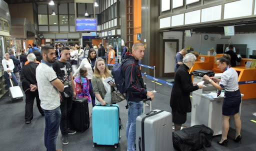 Udruženje Efektiva: Putnici mogu da ne prihvate doplatu avionske karte do turističke destinacije