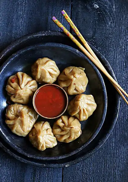 Veg Momos [6 Pieces]