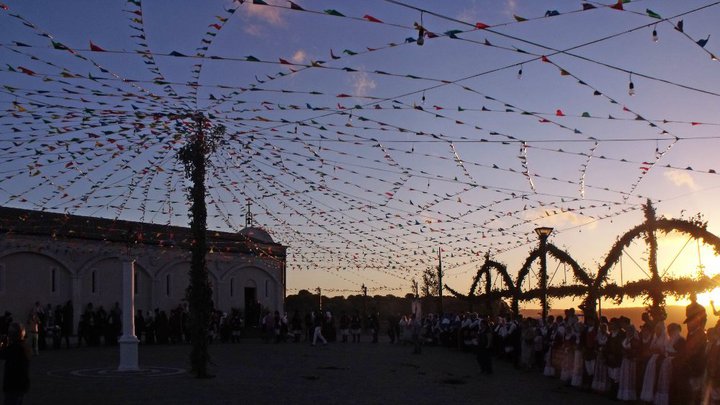 Piazza di Seunis in festa  di Francesca_Trenta