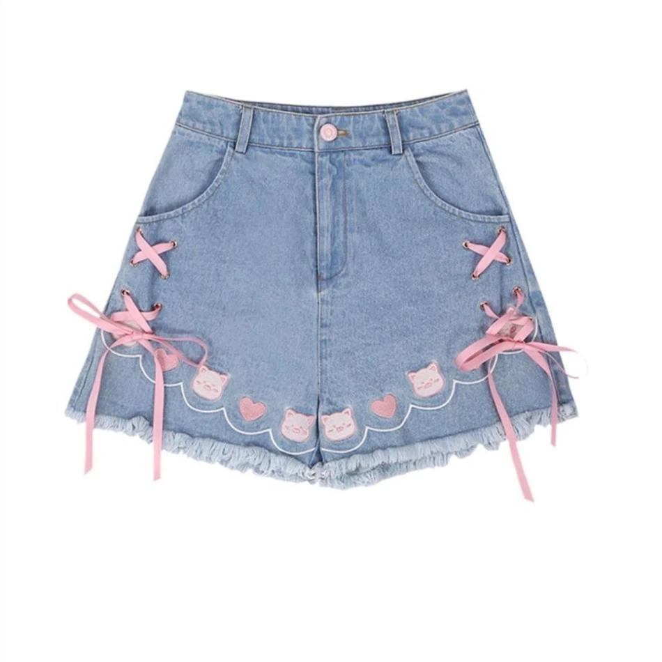 Shorts da donna alla moda con fiocco e fascia, abbinabili con tutto. Perfetti per look versatili e chic in ogni occasione.