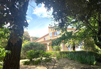 Maison avec piscine et terrasse 1