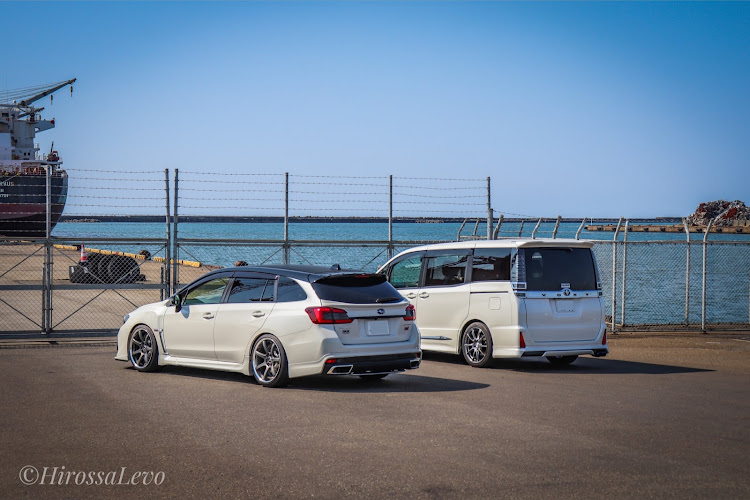レヴォーグの直江津港・海はいいね・大型船とコラボ・巨大クレーン・車仲間って最高だに関するカスタム事例の投稿画像5枚目