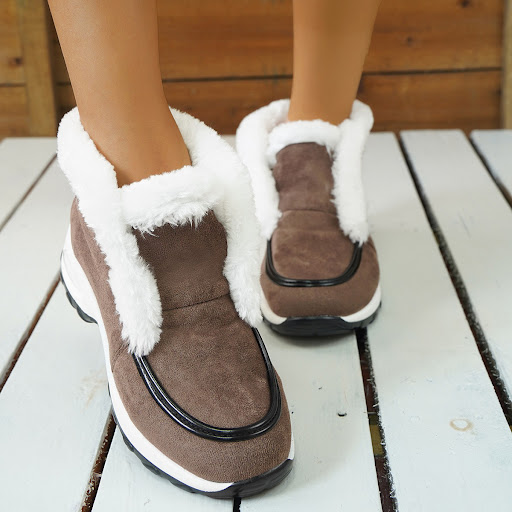 Title 5, Womens Plus Velvet Snow Boots with Air Cushion...