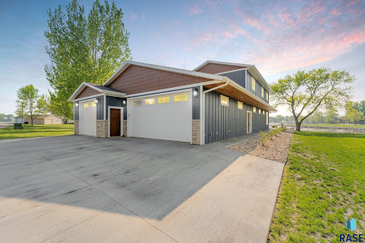 Buy this luxury house in Wentworth (United States) - Modern house with double garage, gray exterior