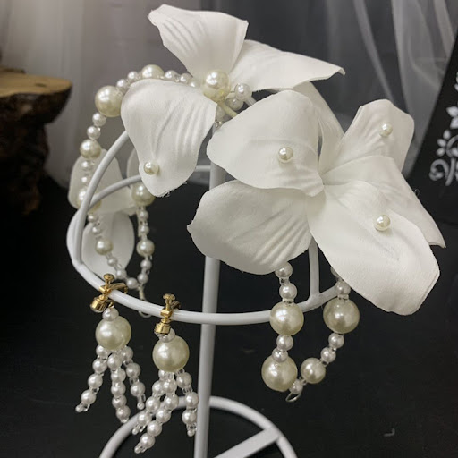 Title 4, White Flower Handmade Beaded Hair Hoop. An eleg...