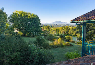 Maison avec piscine et terrasse 12