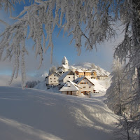 Panorama invernale montano Monte Lussari di 