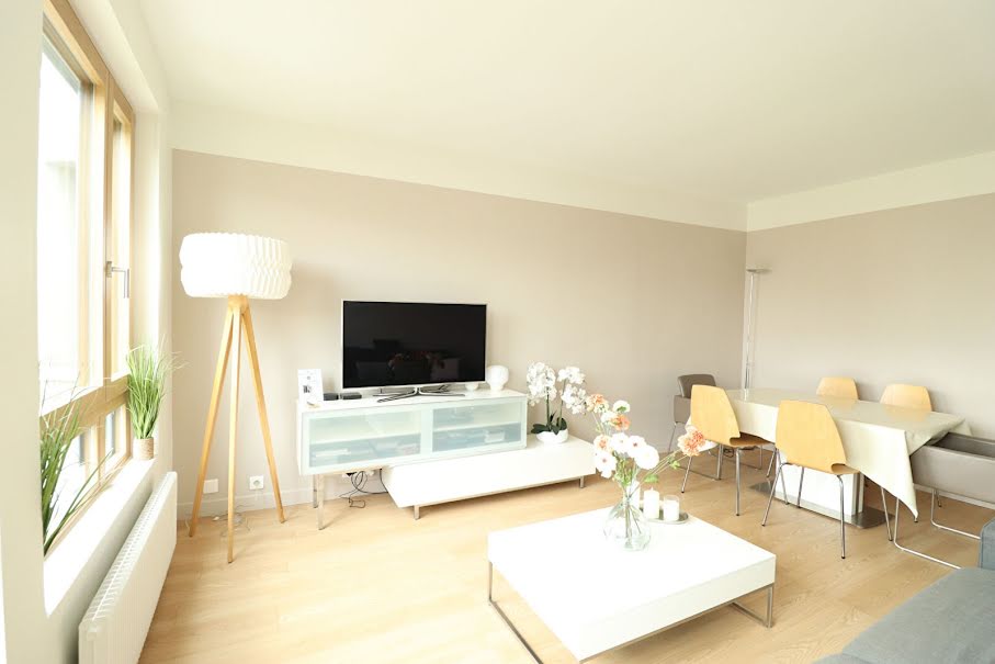 Location meublée appartement 3 pièces 65 m² à Neuilly-sur-Seine (92200), 2 590 €