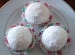 Favourite Mexican Wedding Cakes - Pecan Cookie Balls! was pinched from <a href="http://www.food.com/recipe/favourite-mexican-wedding-cakes-pecan-cookie-balls-293794" target="_blank">www.food.com.</a>