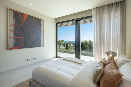 Villa with pool and terrace 5