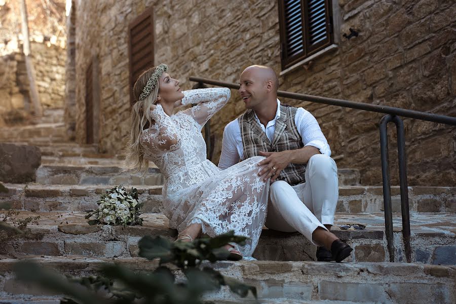 Fotógrafo de casamento Jevgenija Žukova-Černova (jevgenijazuk). Foto de 21 de fevereiro 2018