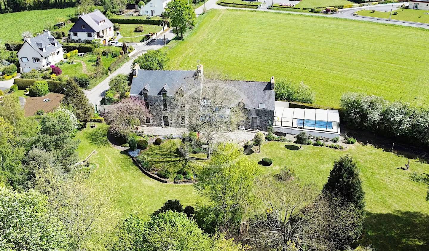 Propriété avec piscine et jardin Noyal-Pontivy