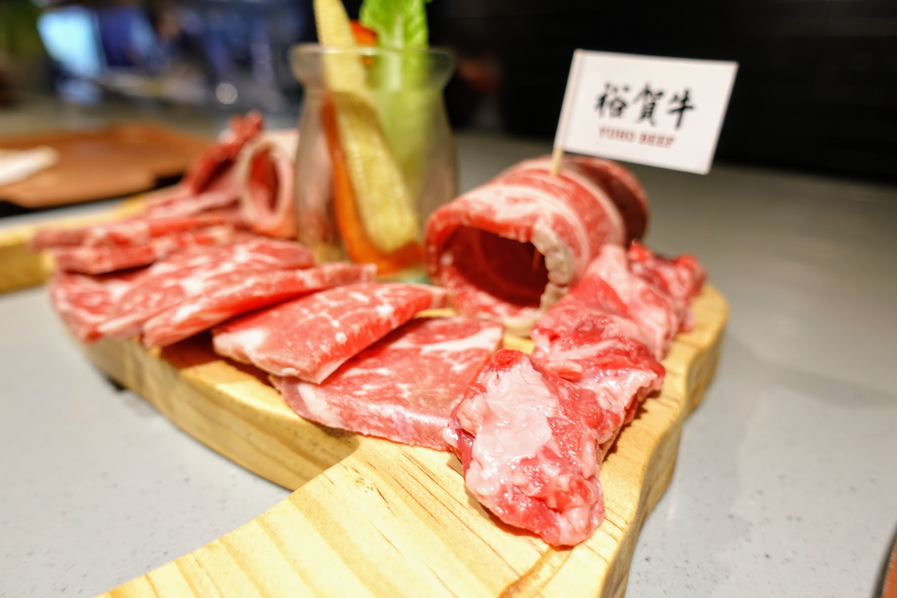 右邊的是牛條肉