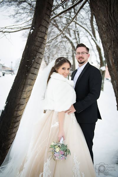 結婚式の写真家Daniel Pisarčík (pisarcikdaniel)。2019 4月8日の写真