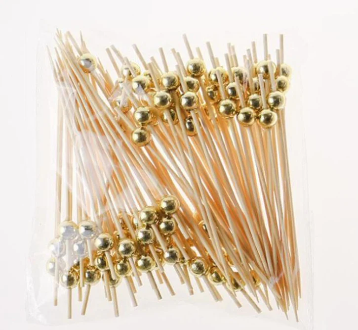 Disposable plastic fruit forks for household use, perfect for spearing fruit. Easy to use and clean, ideal for parties, 
