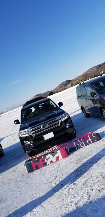 ランドクルーザーのランクル200・スノボ・群馬県に関するカスタム事例の投稿画像1枚目