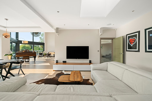 Maison contemporaine avec piscine et jardin 5