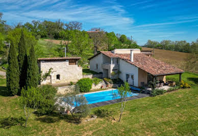 House with pool and terrace 8