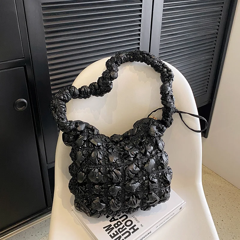 Sac à Bandoulière Femme Grande Capacité, élégant et spacieux, idéal pour le quotidien, offrant beaucoup de place pour vos affaires.