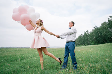 Fotógrafo de casamento Elena Belomestnykh (noyelena). Foto de 3 de agosto 2016