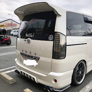 ヴォクシー AZR60G