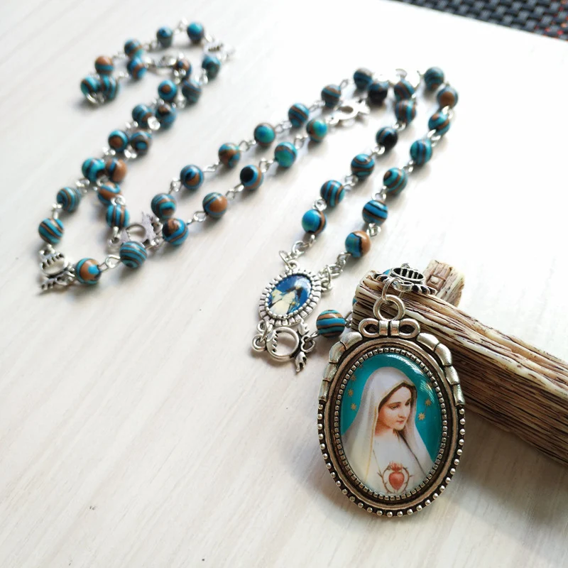 Mode vintage malachiet kralenketting, een stijlvol accessoire. Perfect om elke outfit te verfraaien met zijn natuurlijke charme en tijdloze uitstraling.