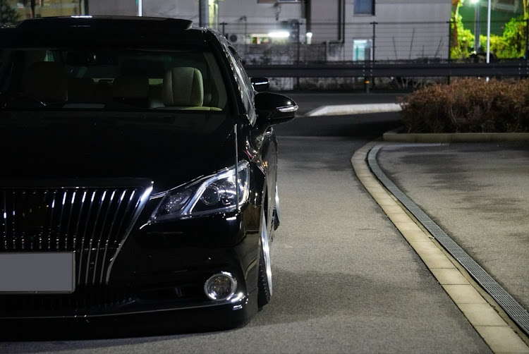 クラウンマジェスタの夜カメ活・シンプルスタイル・ドライブ・半顔ショットに関するカスタム事例の投稿画像3枚目