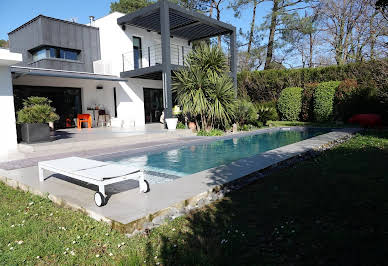 Maison avec piscine et jardin 1