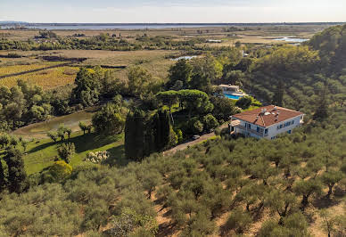 Villa avec piscine et terrasse 5