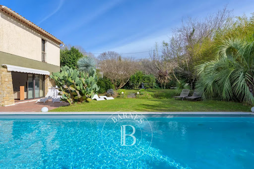 Villa with pool 2
