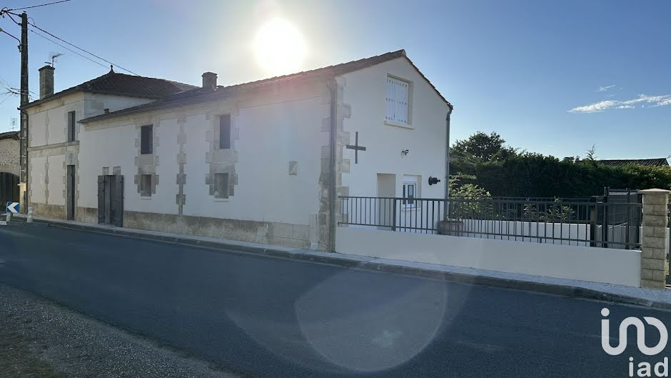 Vente gîte 5 pièces 130 m² à Saint-Simon-de-Bordes (17500), 169 800 €