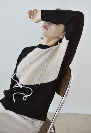 Title 4, Three-dimensional Intarsia And Peace Dove Sweater