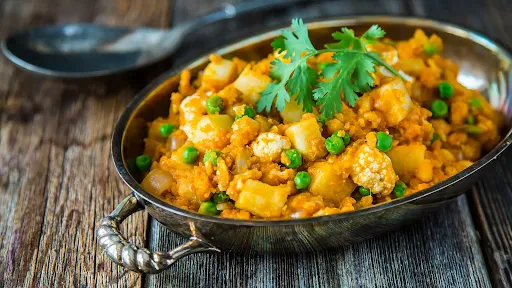 Aloo Gobi With 3 Tawa Roti